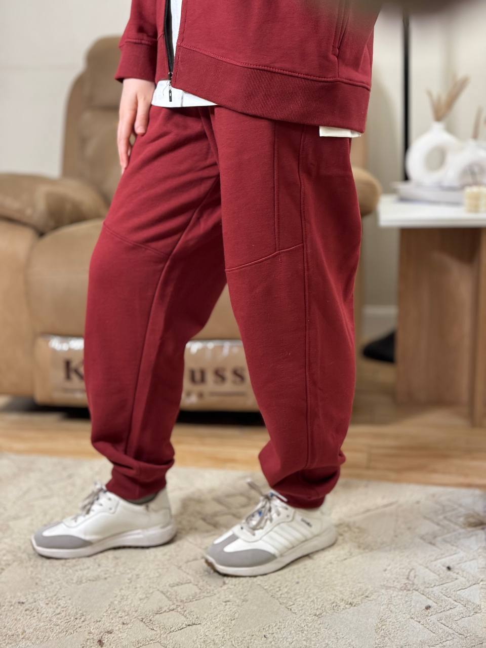 Burgundy suit Image 5